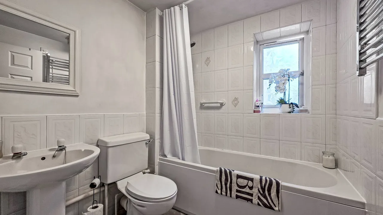 Longview Drive, Wardley, M27, photo 9