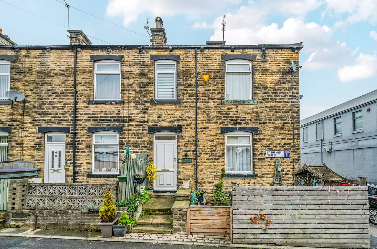3 bed house for sale, Laburnum Street, Farsley, LS28