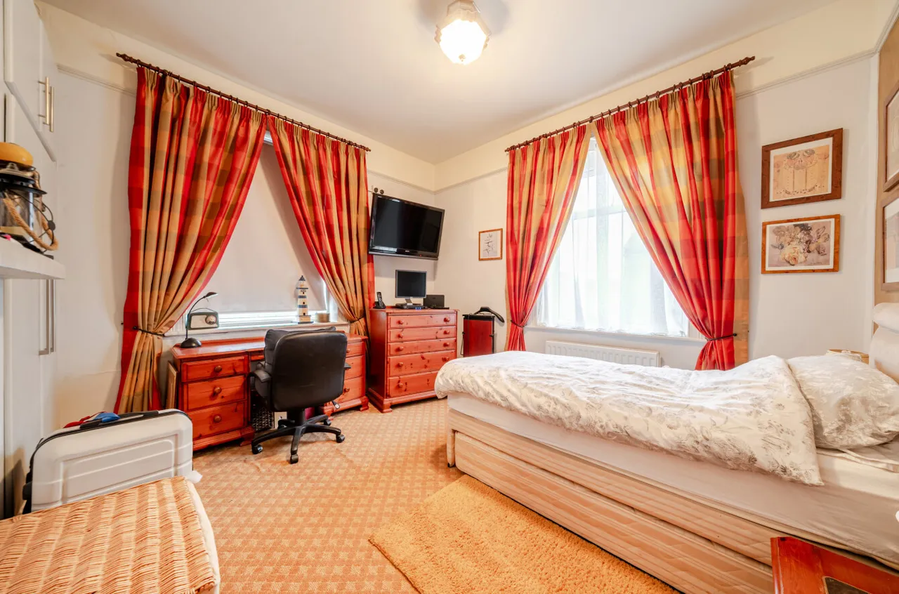 Laburnum Street, Farsley, LS28, photo 9