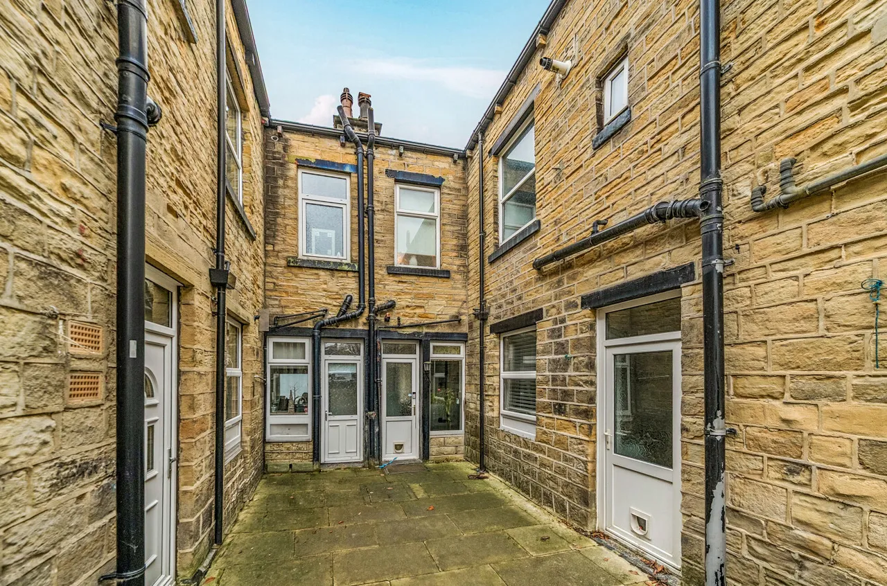 Laburnum Street, Farsley, LS28, photo 17