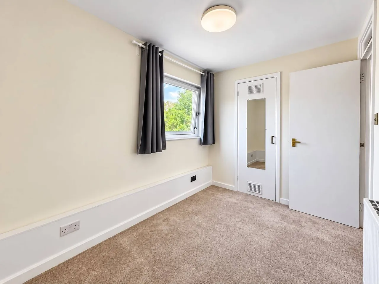 Nantes Close, Wandsworth, SW18, photo 3