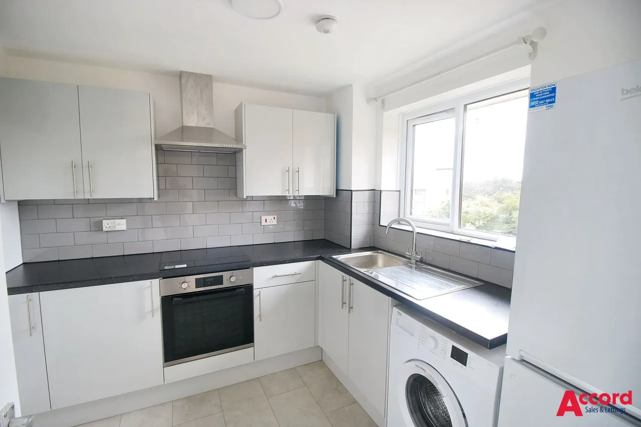 Millhaven Close, Romford, RM6, photo 9