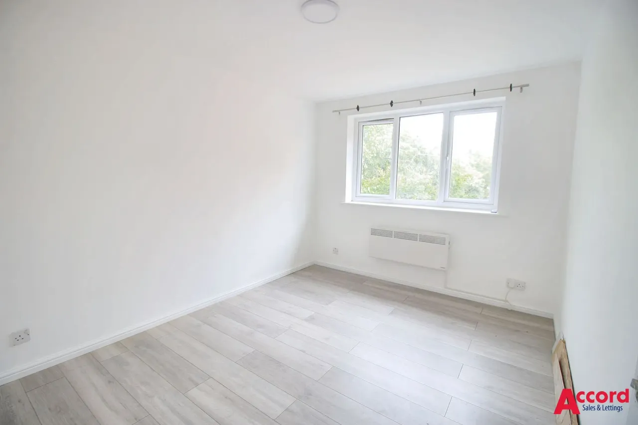 Millhaven Close, Romford, RM6, photo 10