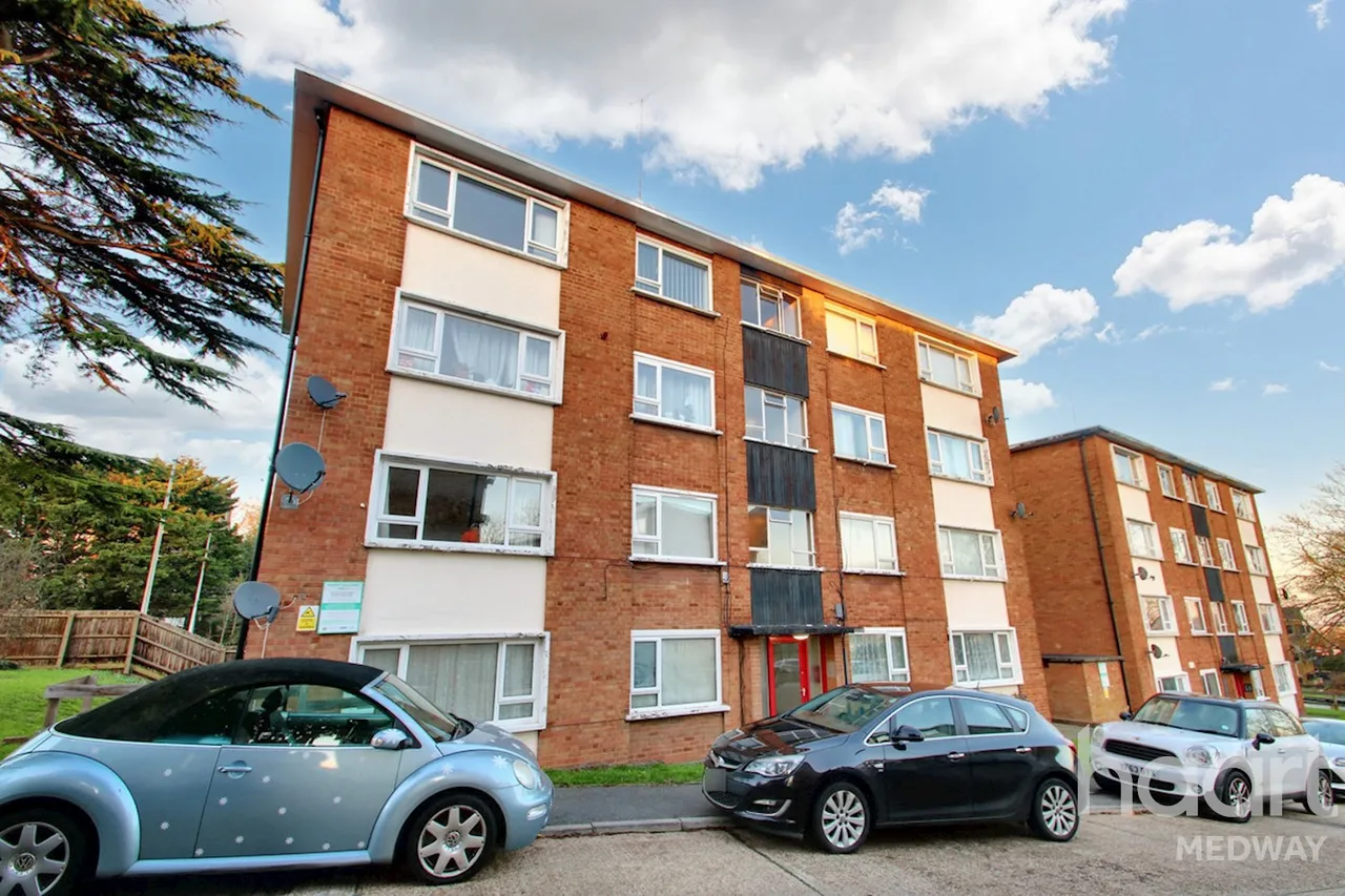 2 bed flat for sale, Downside, Rochester, ME2