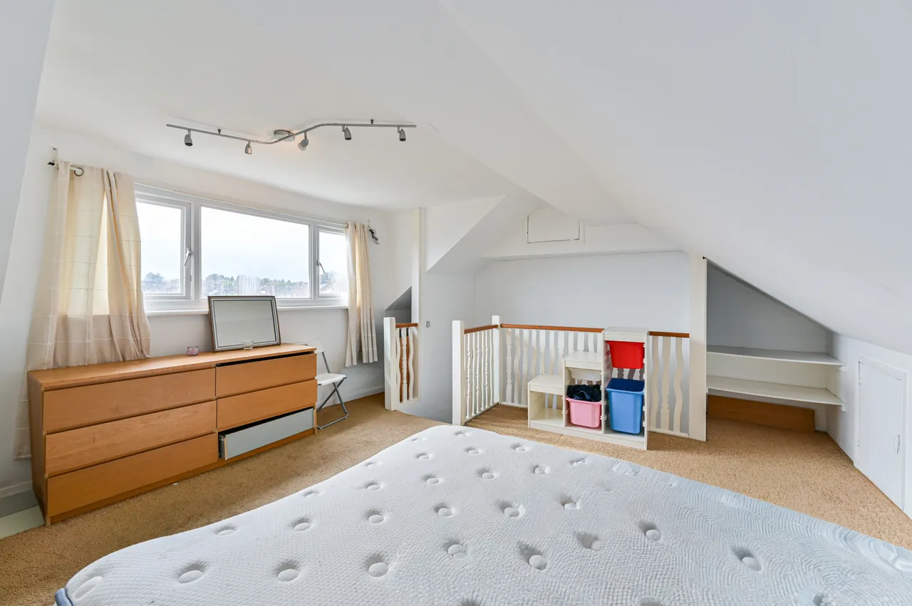 Dalmeny Avenue, London, photo 11