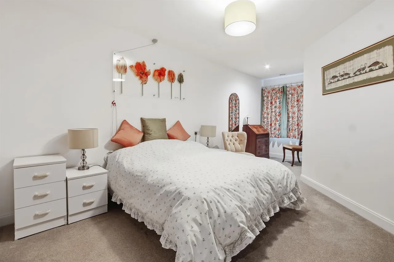 Churchfield Road, Walton-On-Thames, KT12, photo 7
