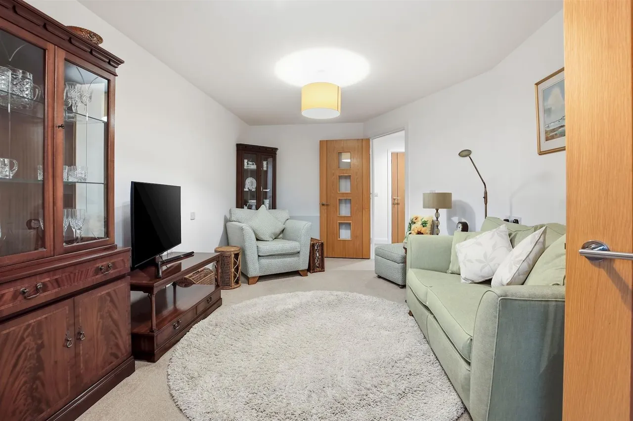 Churchfield Road, Walton-On-Thames, KT12, photo 17