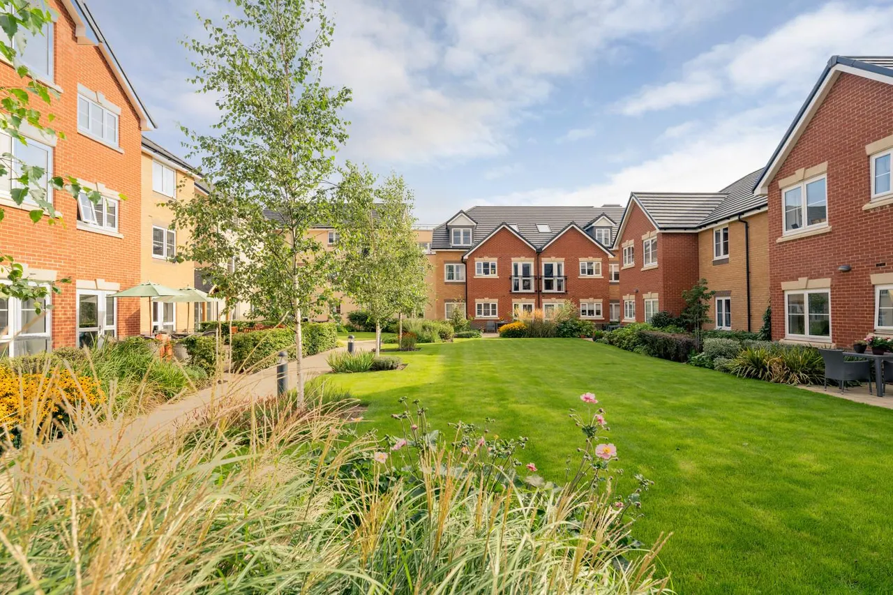 Churchfield Road, Walton-On-Thames, KT12, photo 22