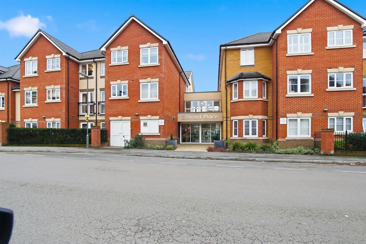 Churchfield Road, Walton-On-Thames, KT12, photo 23