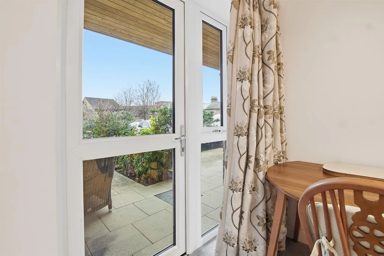 Churchfield Road, Walton-On-Thames, KT12, photo 9