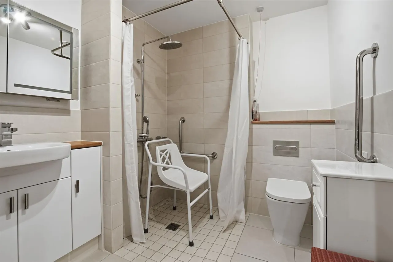 Churchfield Road, Walton-On-Thames, KT12, photo 8
