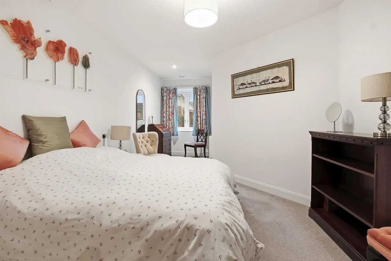 Churchfield Road, Walton-On-Thames, KT12, photo 15
