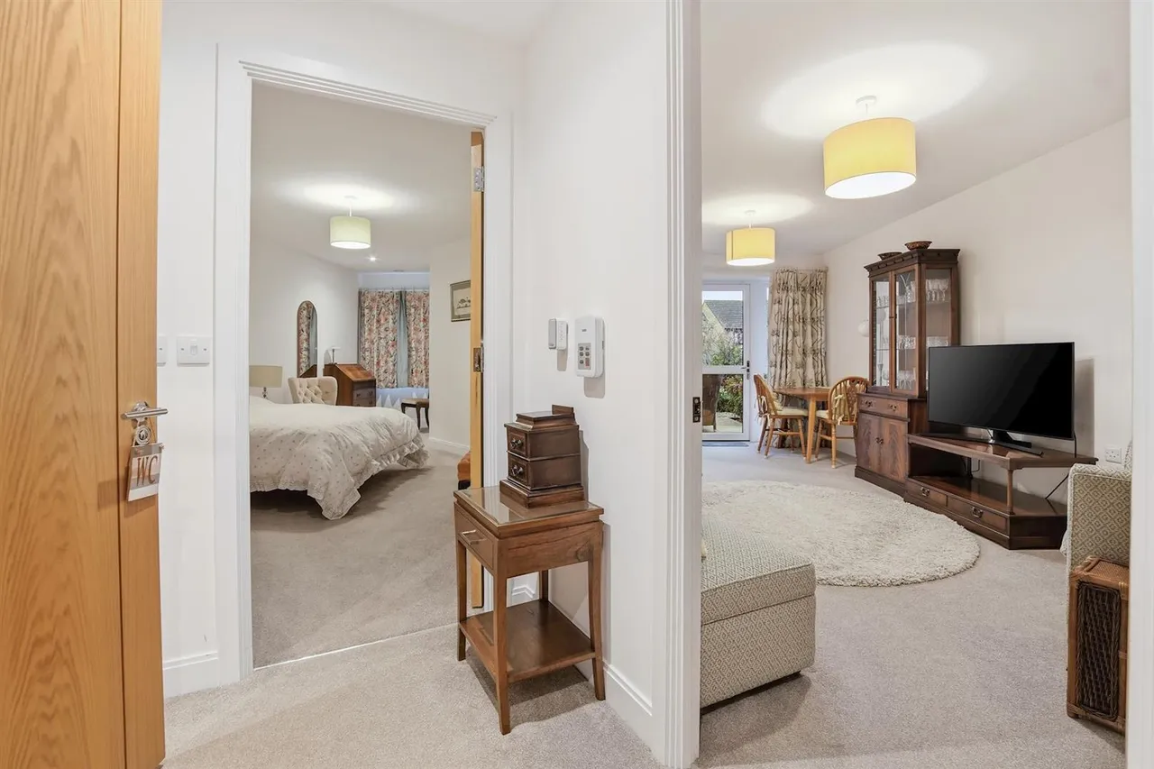 Churchfield Road, Walton-On-Thames, KT12, photo 10