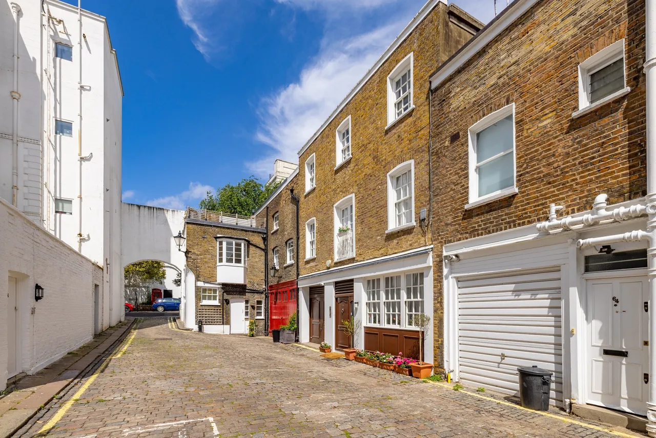 Gloucester Mews, Bayswater, W2, photo 2
