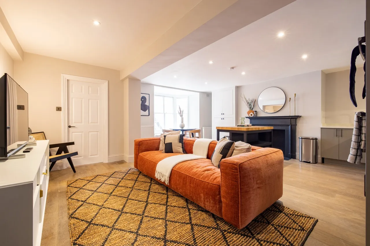 2 bed property for sale, Gloucester Mews, Bayswater, W2