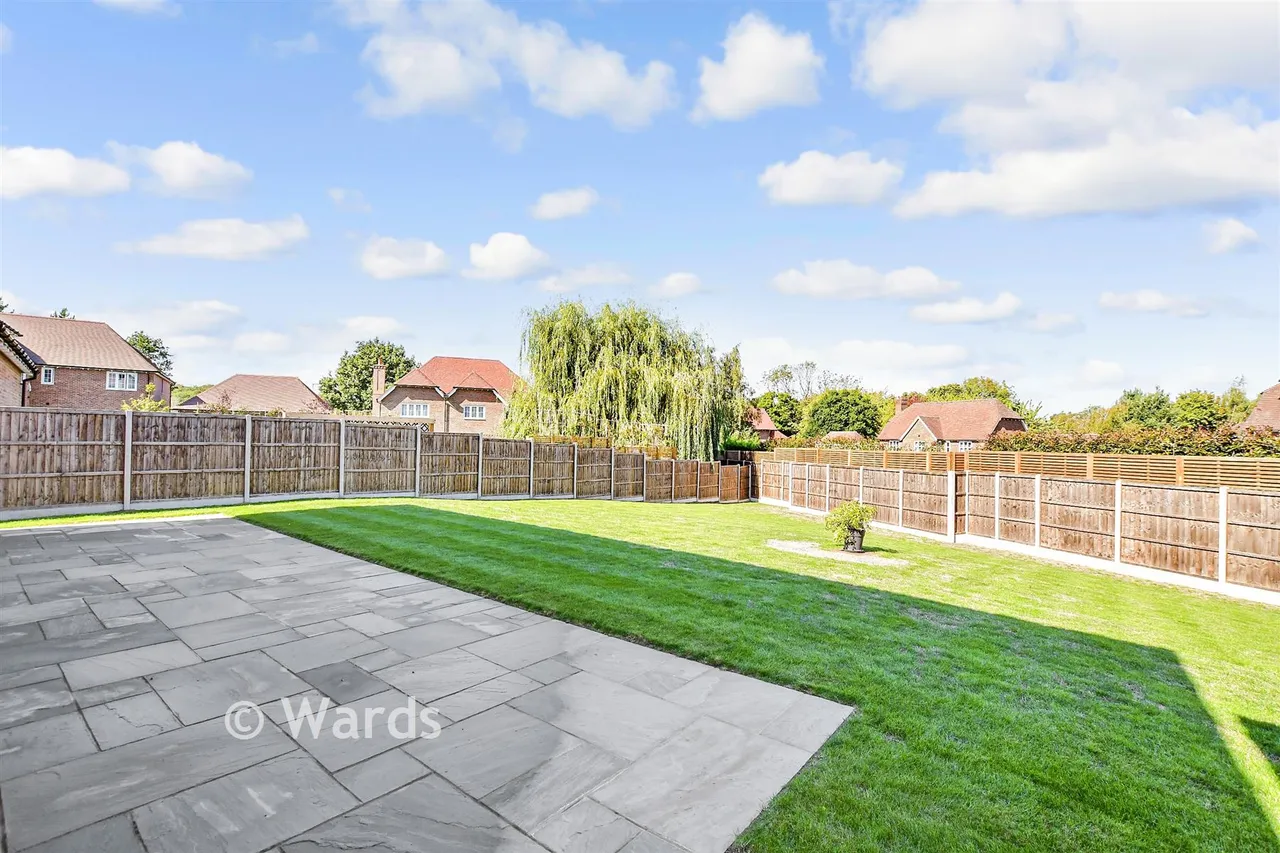 Chapel Garden Close, Kings Hill, ME19, photo 2
