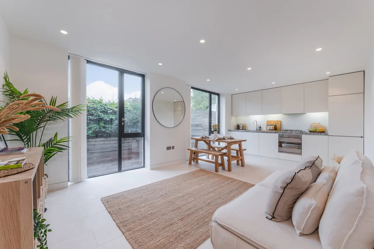 2 bed flat to rent — Latitude House, Oval Road, Primrose Hill, London, NW1 7EU