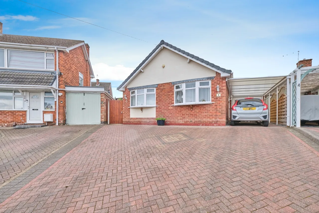 2 bed house for sale — Highcliffe Road, Tamworth, Staffordshire, B77