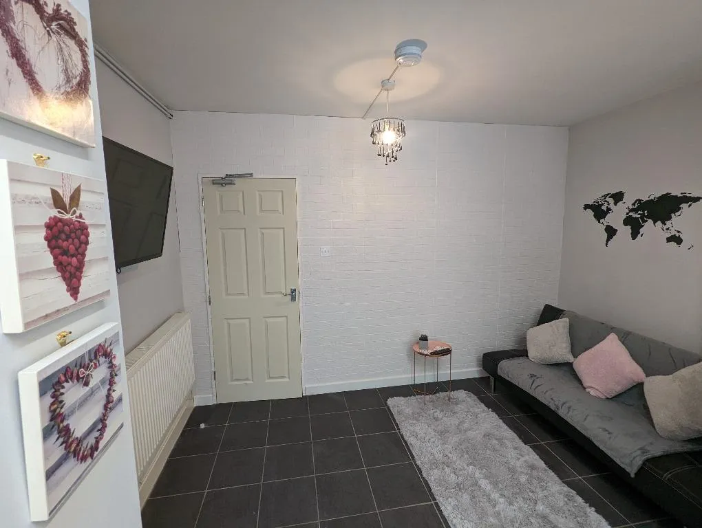 Church Street, Silverdale, ST5, photo 4