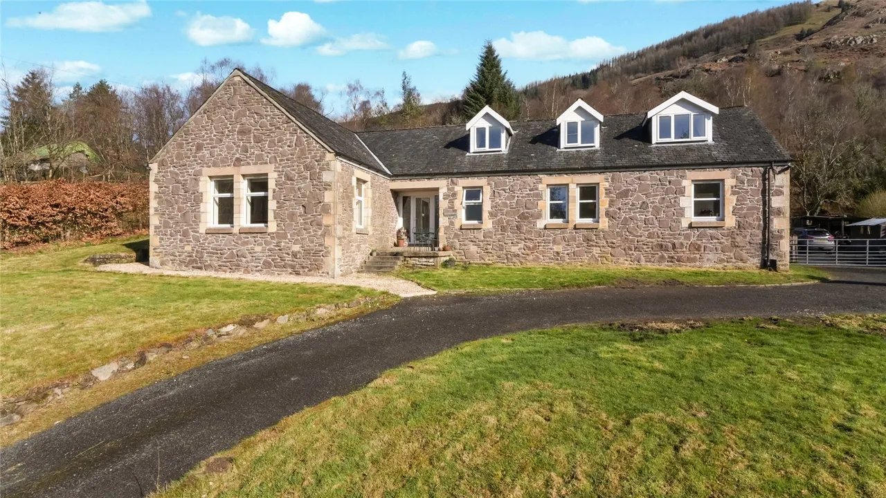 Balavulin, Lochard Road, Aberfoyle, Stirlingshire, FK8, photo 2