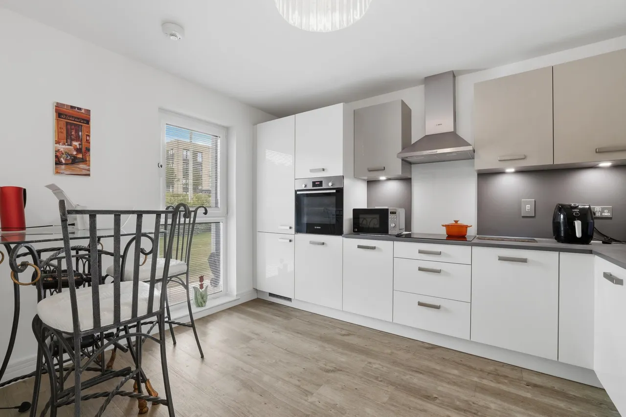 White Spruce Bow, Edinburgh, EH4, photo 2