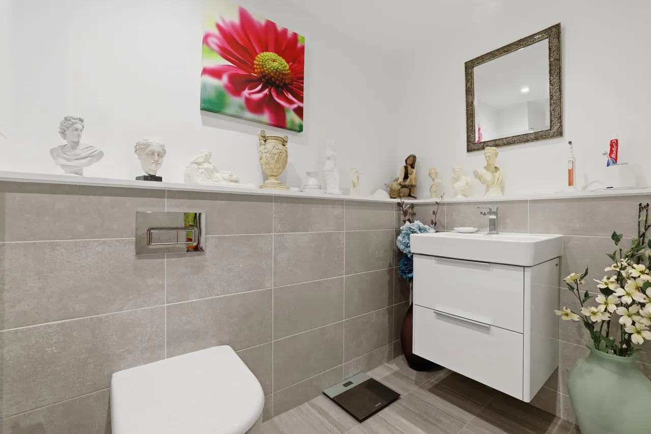 White Spruce Bow, Edinburgh, EH4, photo 17