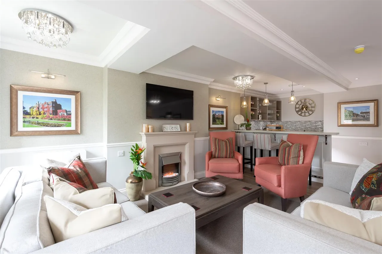 London Road, Bagshot, GU19, photo 11