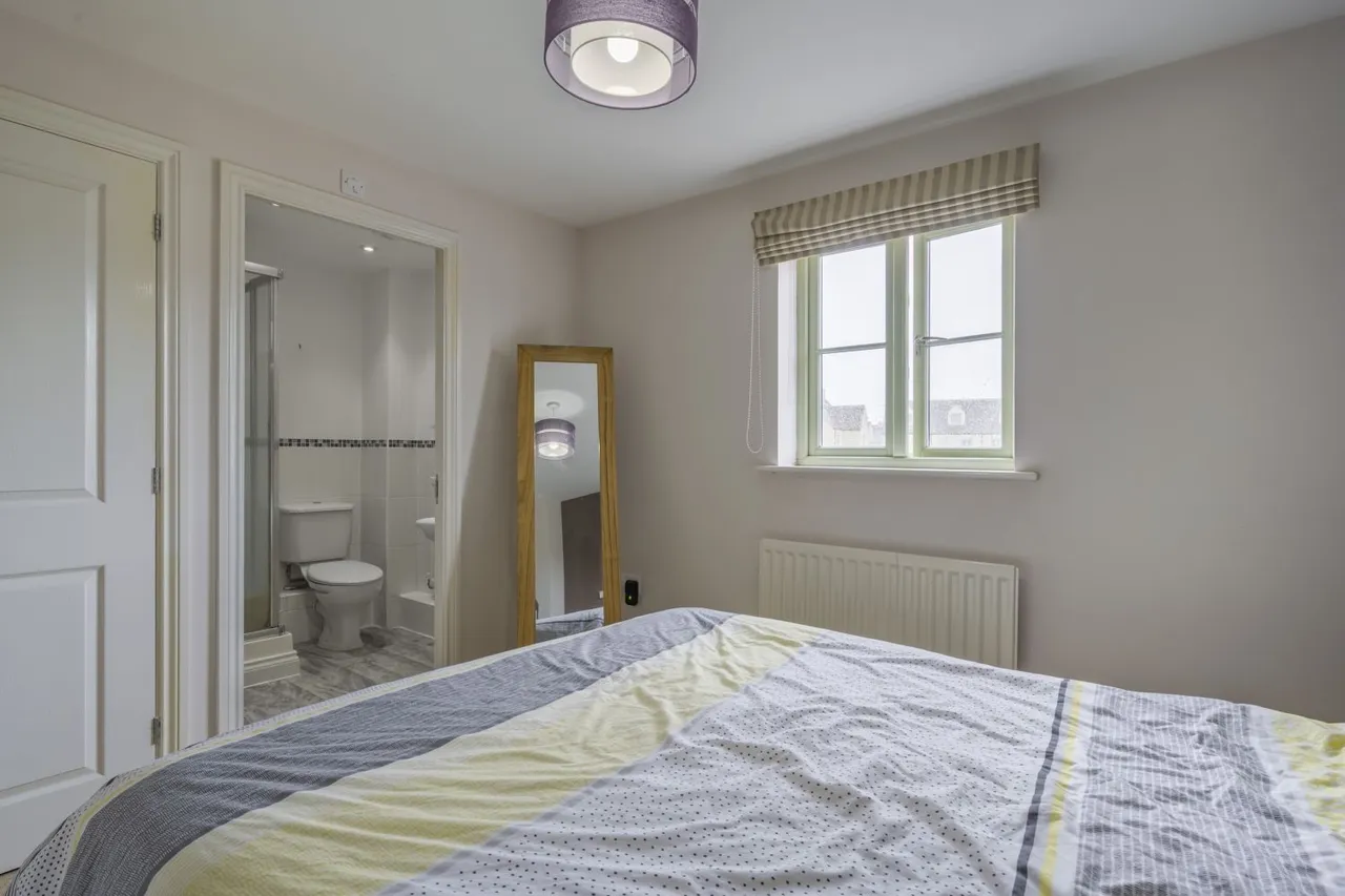 Winchcombe Gardens, South Cerney, GL7, photo 5