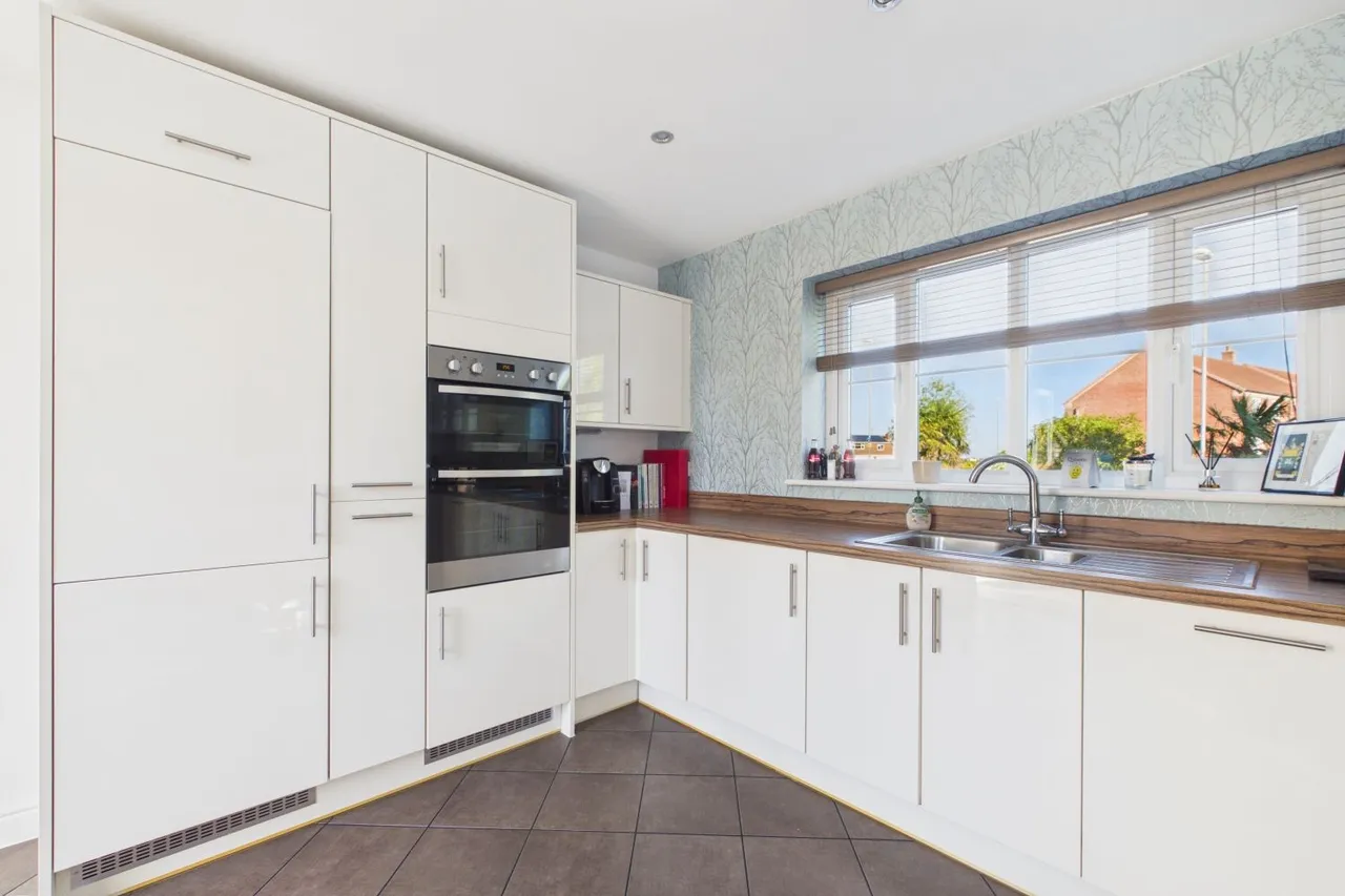 Derwent Way, Spalding, PE11, photo 2