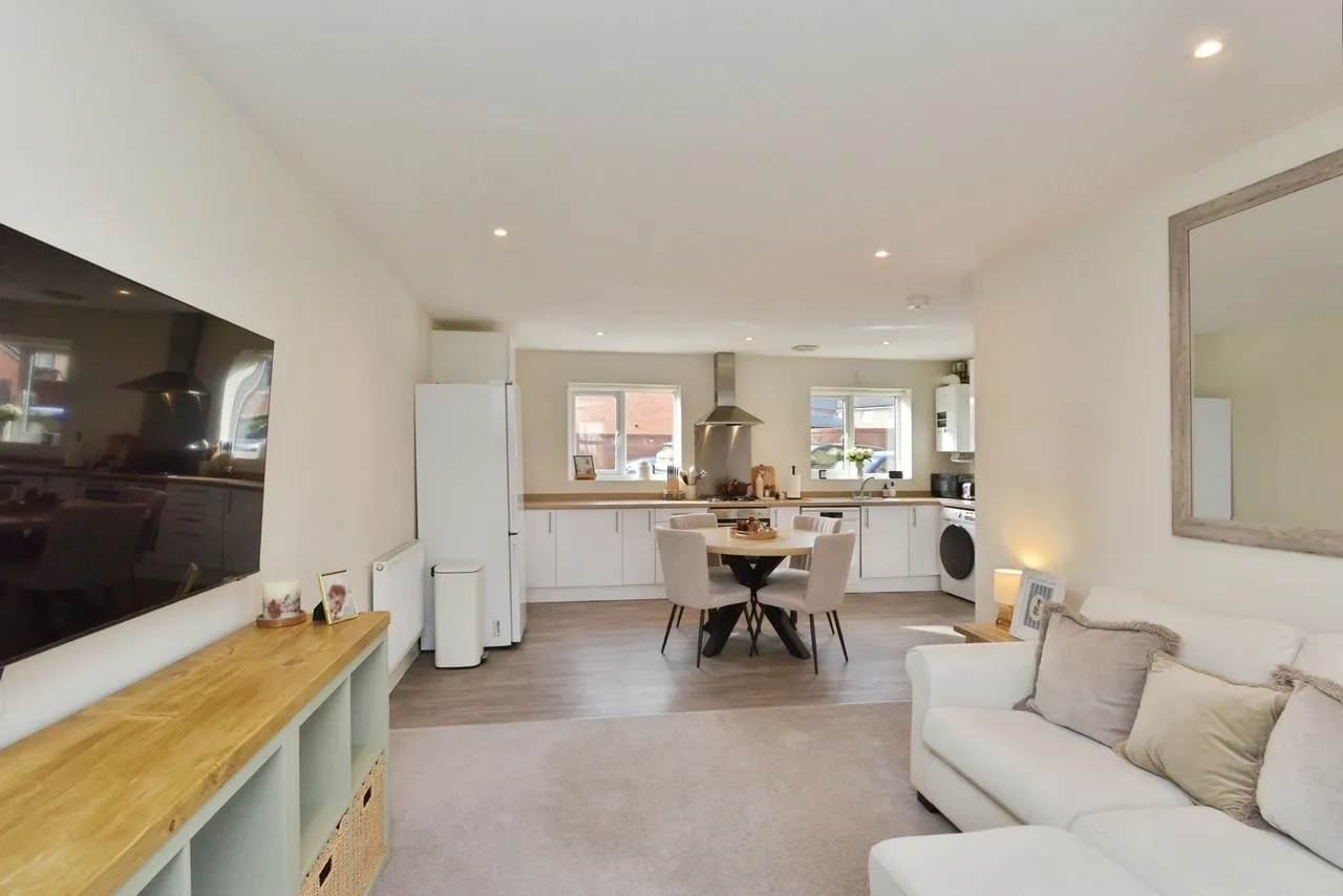 Barrosa Way, Whitehouse, Milton Keynes, Buckinghamshire, MK8, photo 5