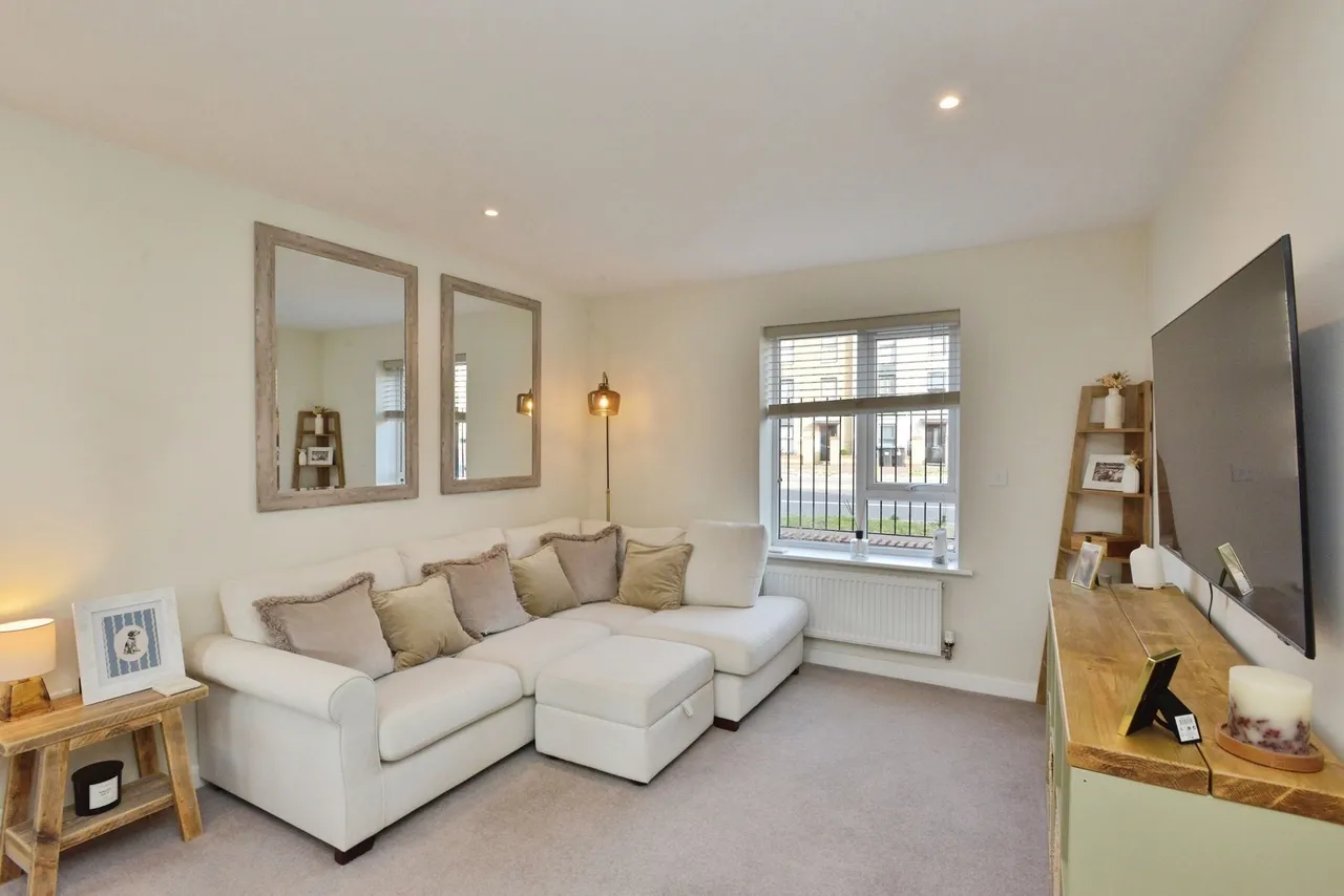 Barrosa Way, Whitehouse, Milton Keynes, Buckinghamshire, MK8, photo 2