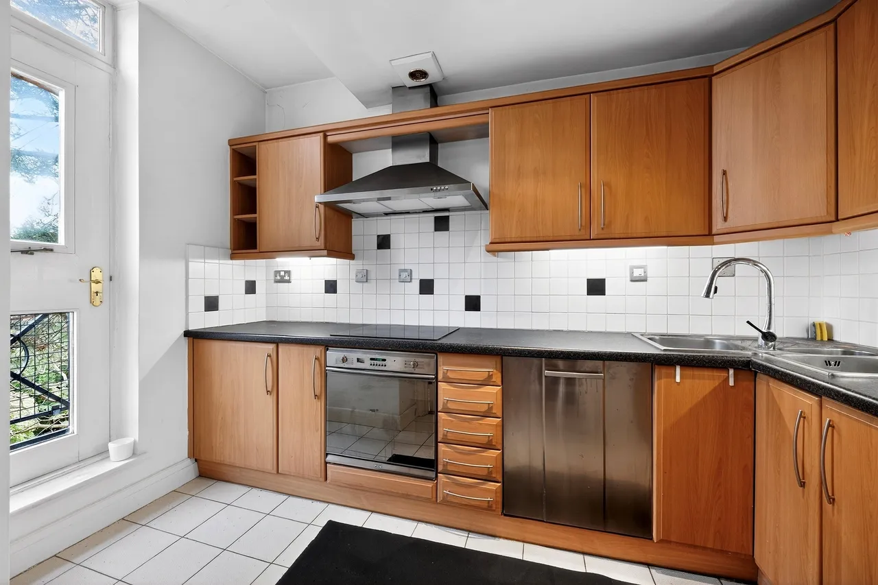 Heathfield Terrace, London, W4, photo 2