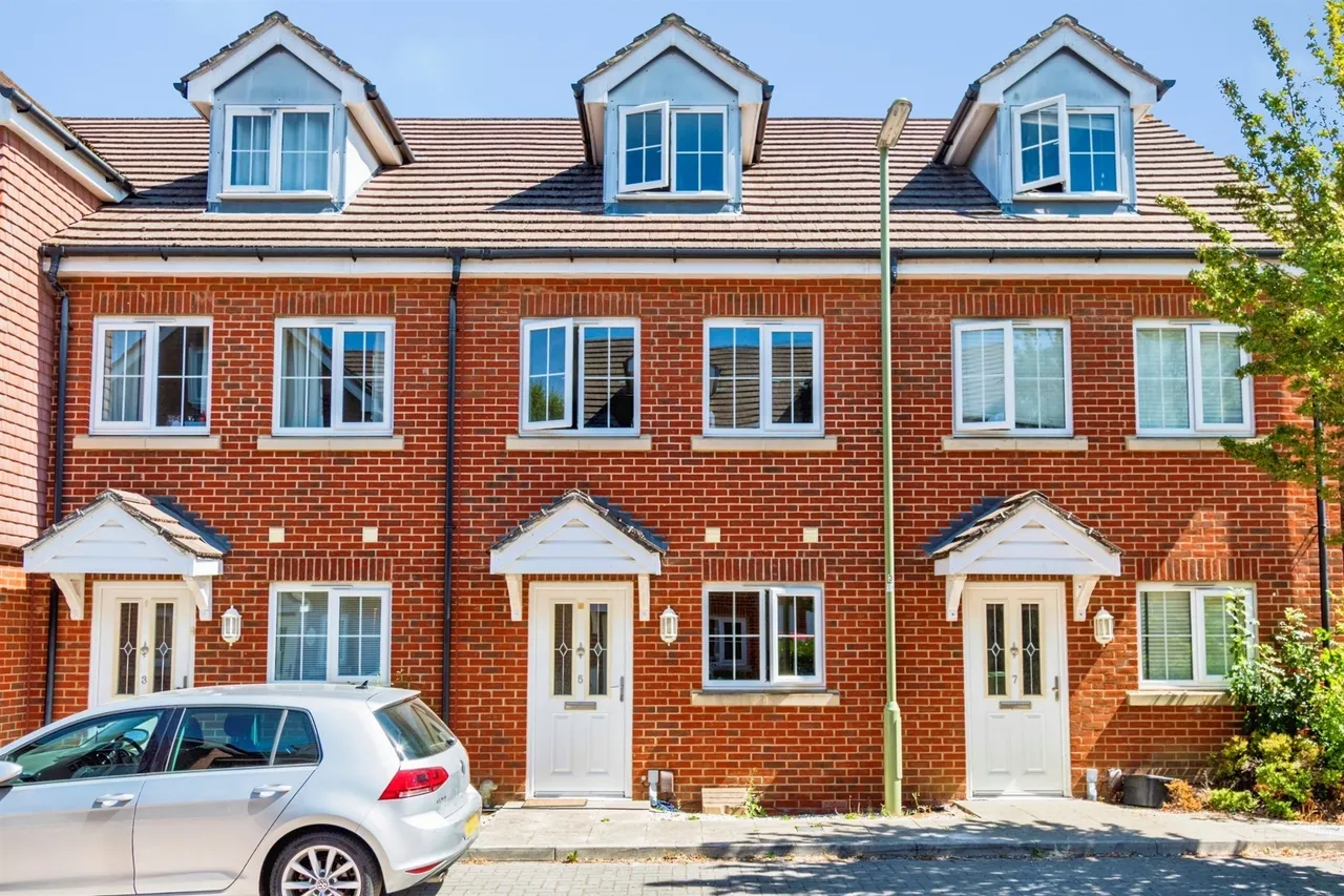 3 bed house for sale — Watson Court, Hedge End, Southampton