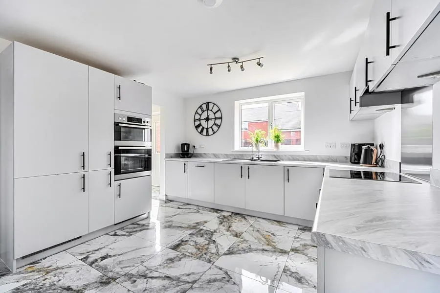 Olympia Way, Aylesbury, HP18, photo 3
