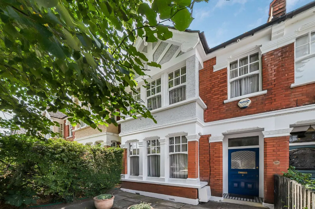 4 bed house for sale — Kingston Lane, Teddington, TW11 9HW