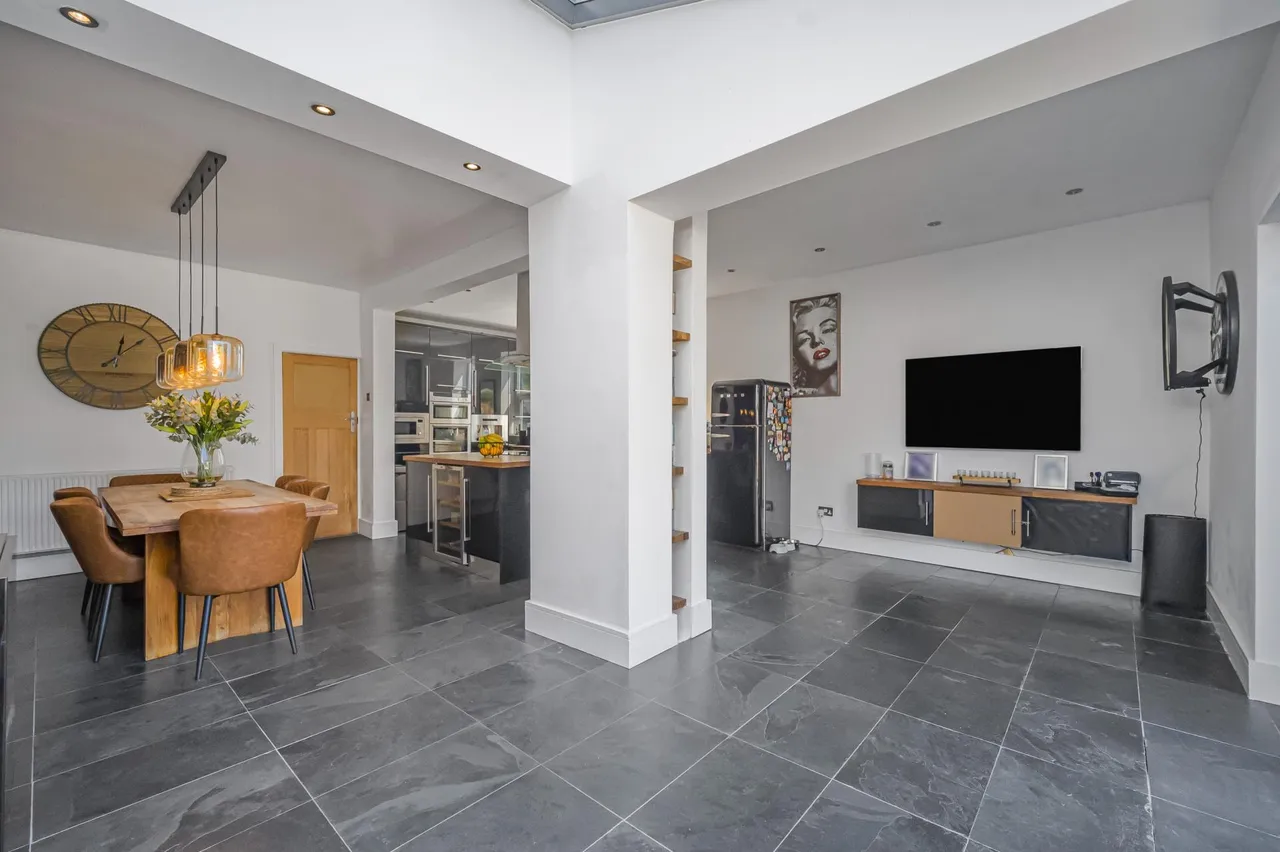 Thornhill Road, Cardiff, CF14, photo 10