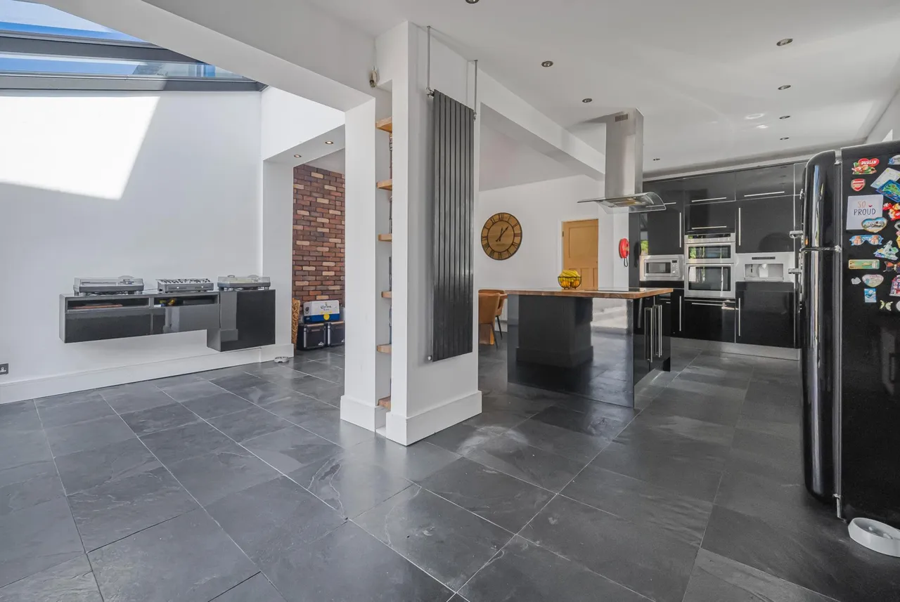 Thornhill Road, Cardiff, CF14, photo 11