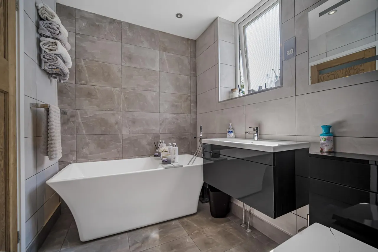 Thornhill Road, Cardiff, CF14, photo 18