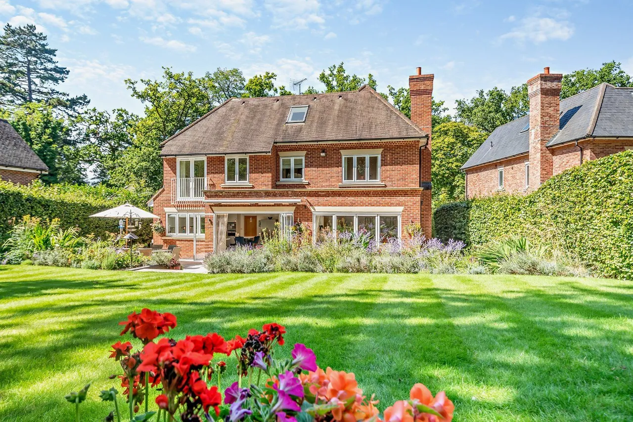 Bagshot Road, Ascot, Berkshire, SL5 9JL, photo 2
