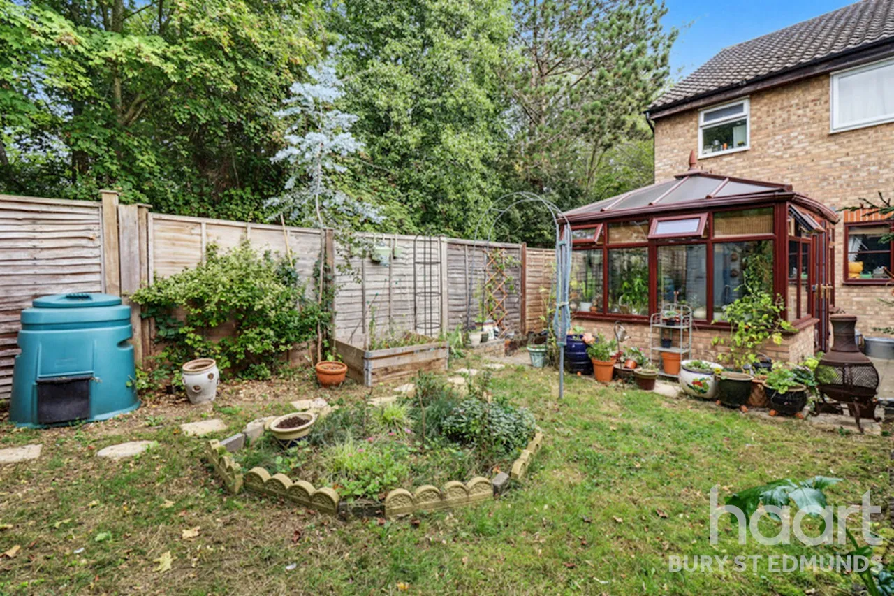 Warwick Drive, Bury St Edmunds, IP32, photo 13