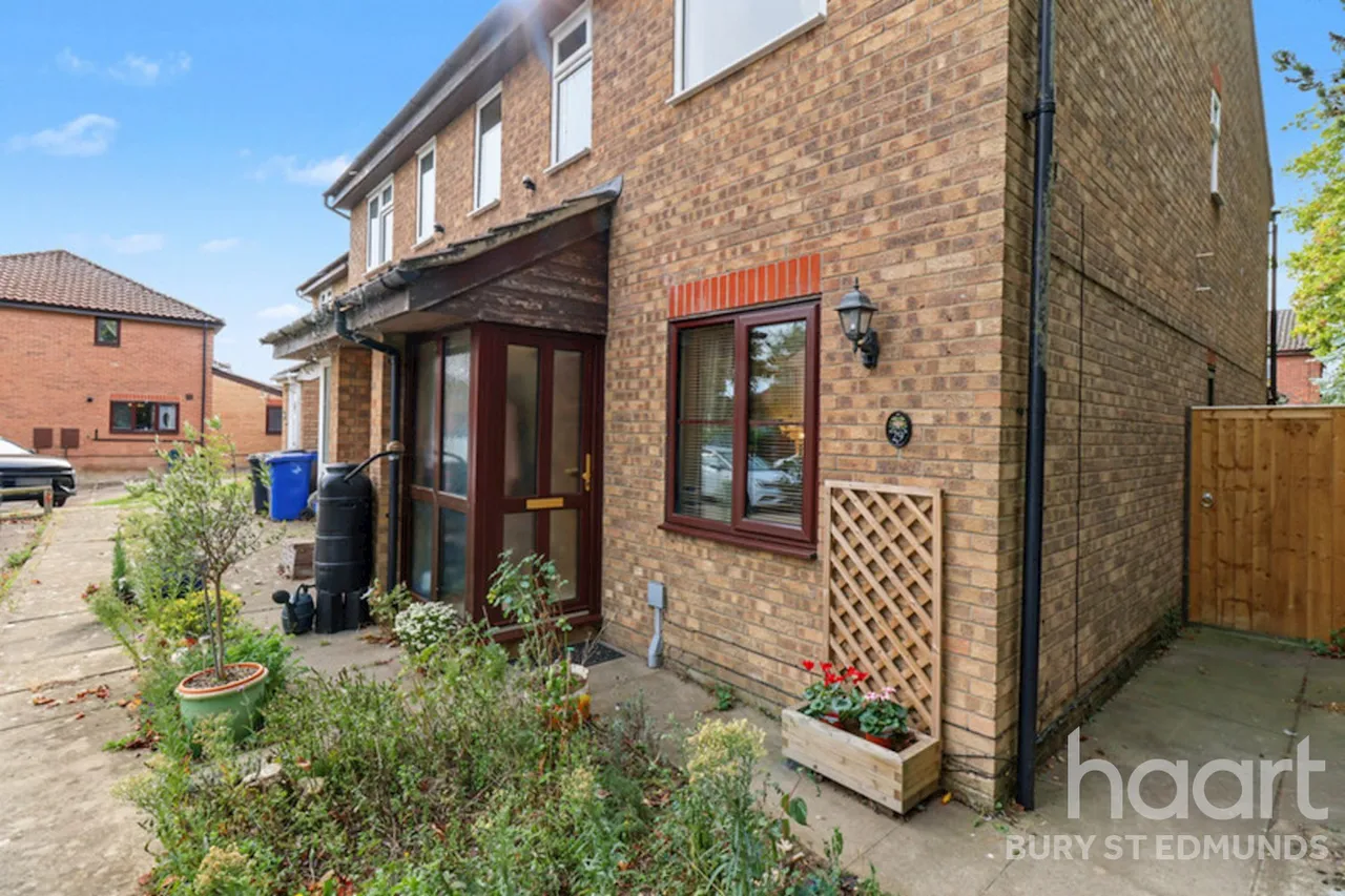 1 bed flat for sale, Warwick Drive, Bury St Edmunds, IP32