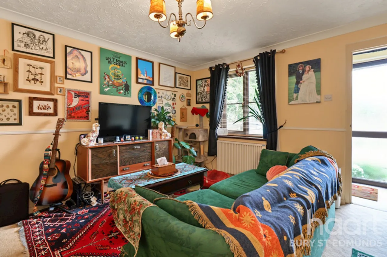 Warwick Drive, Bury St Edmunds, IP32, photo 2