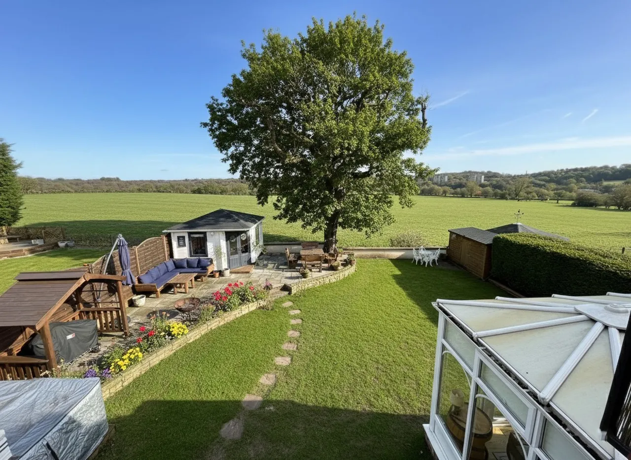 Dunstarn Gardens, Leeds, LS16, photo 3
