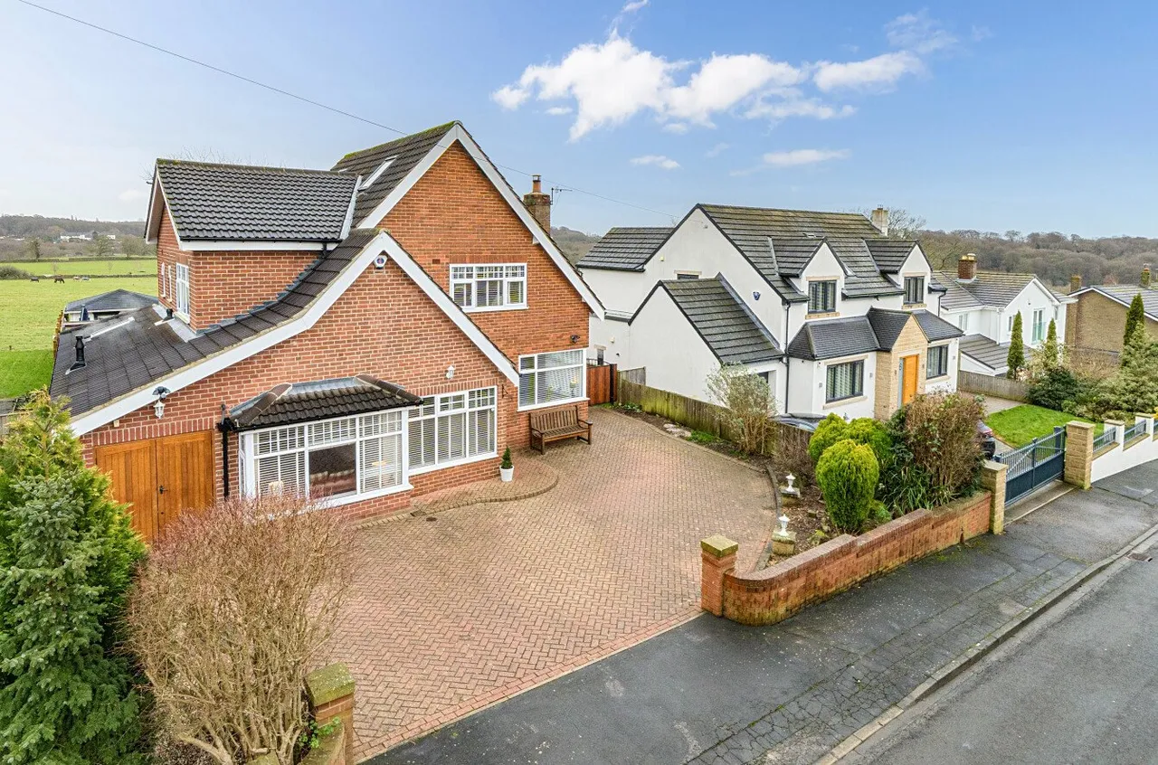 4 bed house for sale, Dunstarn Gardens, Leeds, LS16