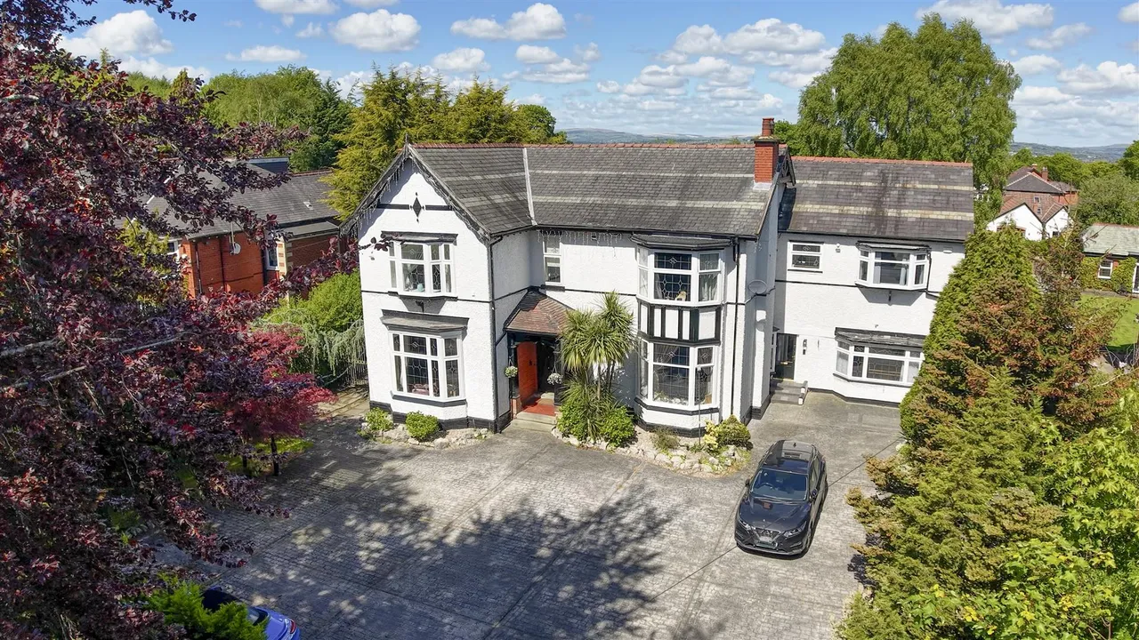5 bed house for sale, Ringley Road, Whitefield