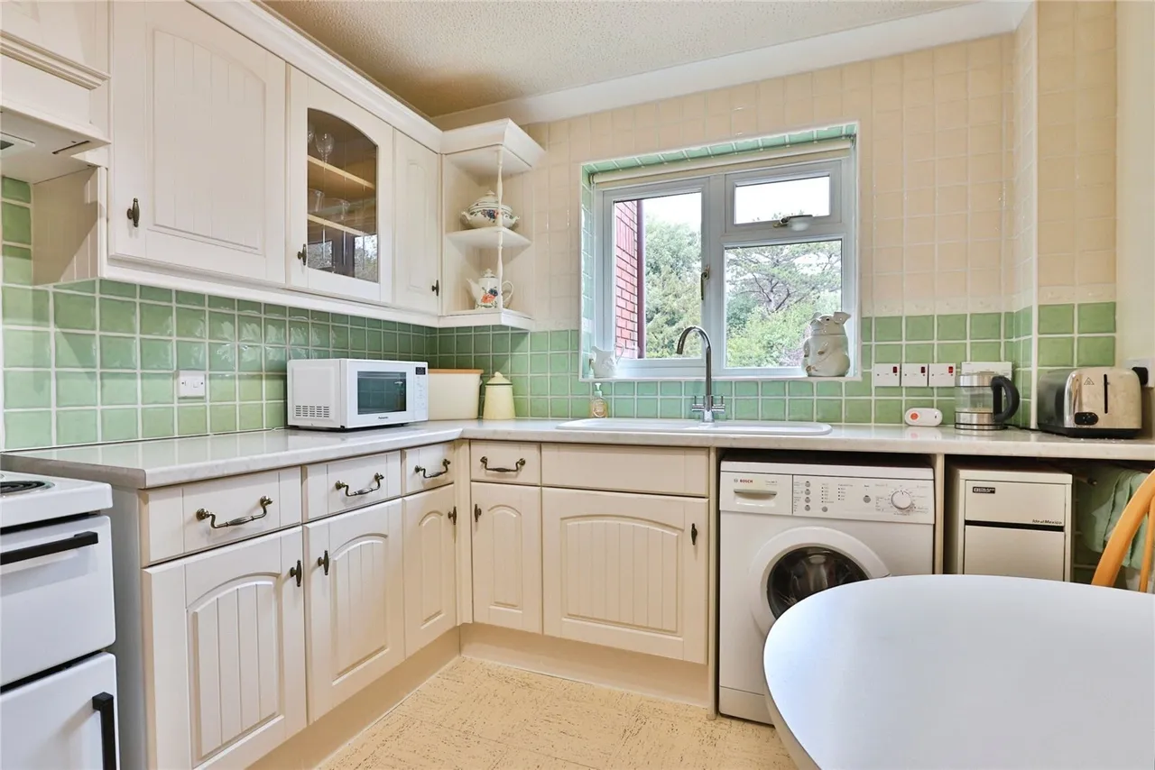 West Cliff Road, West Cliff, BH4, photo 11