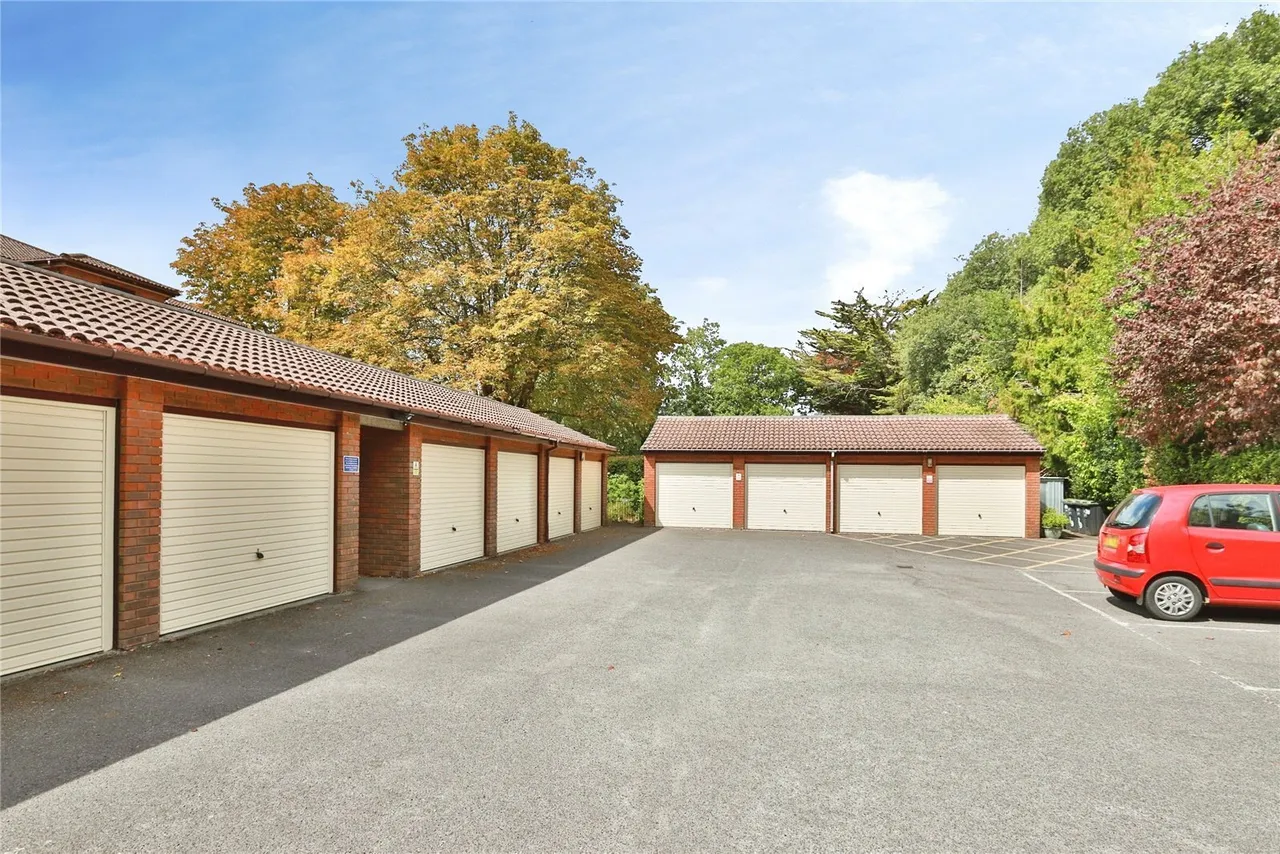 West Cliff Road, West Cliff, BH4, photo 17