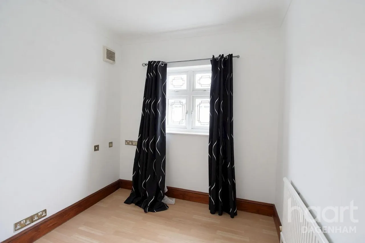 Cambeys Road, RM10, photo 7