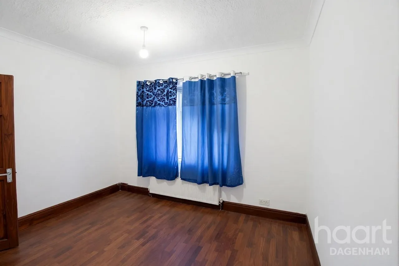 Cambeys Road, RM10, photo 6