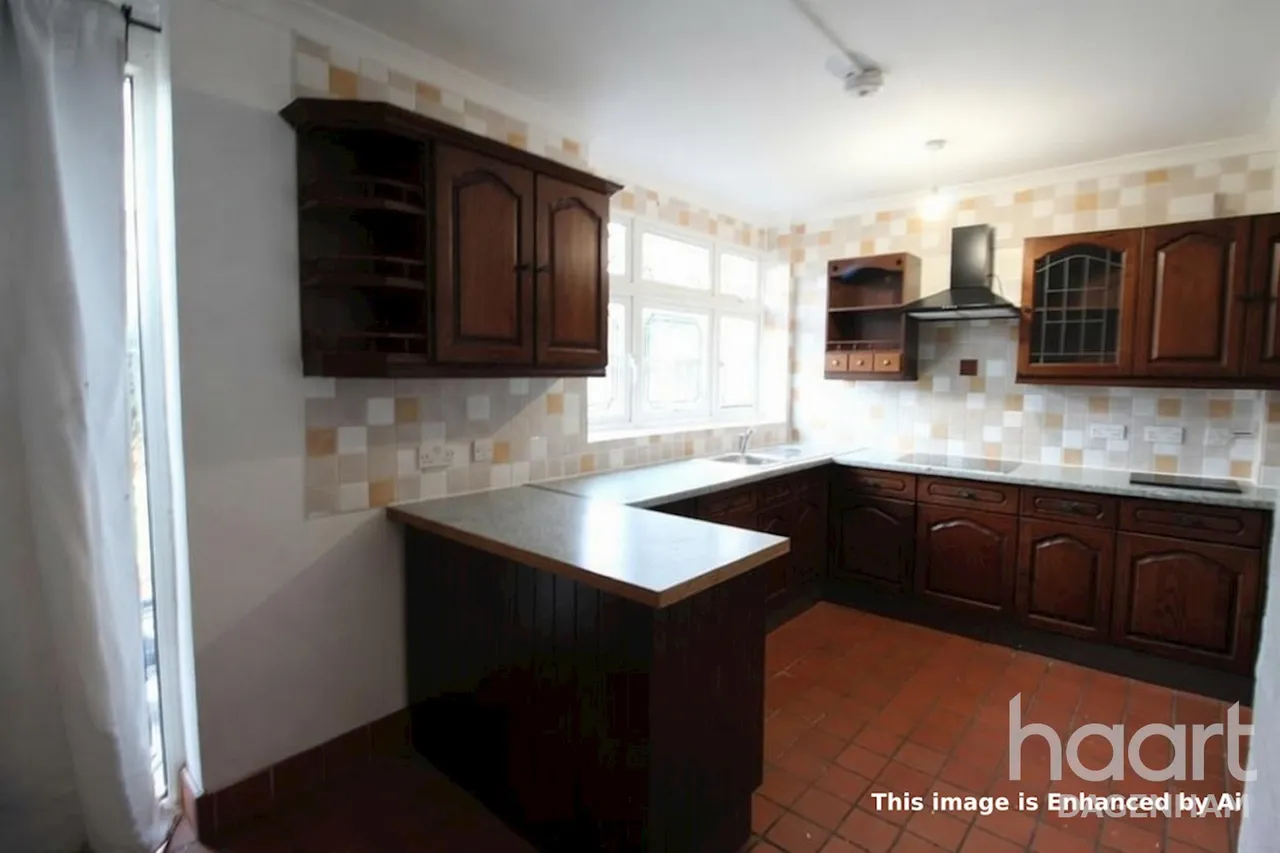 Cambeys Road, RM10, photo 4